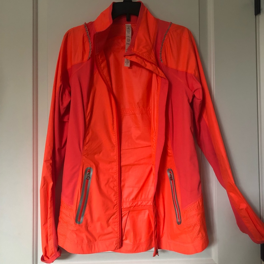 Woman’s Lululemon weatherproof jacket